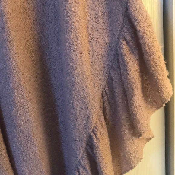 Oversized Solid Ruffle Ruana - Picture 4 of 6